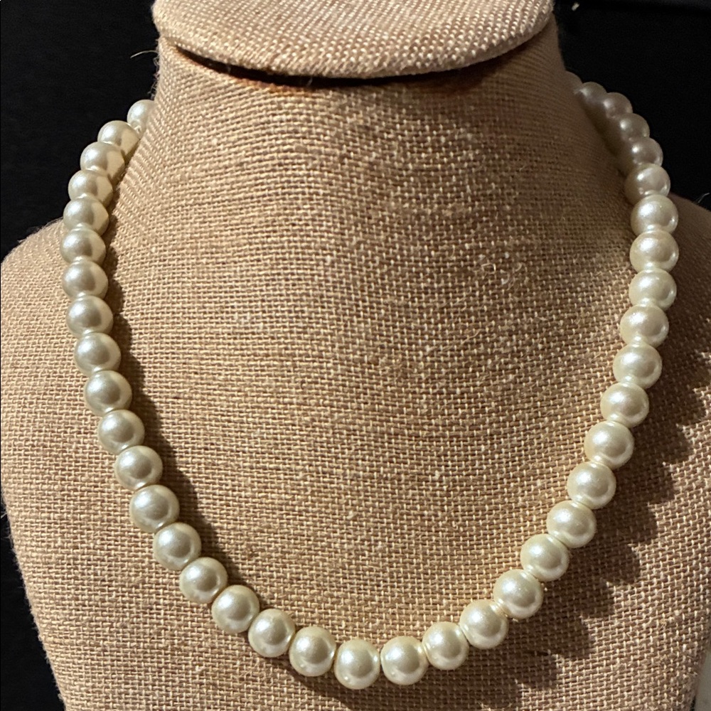 Elegant Pearl Necklace